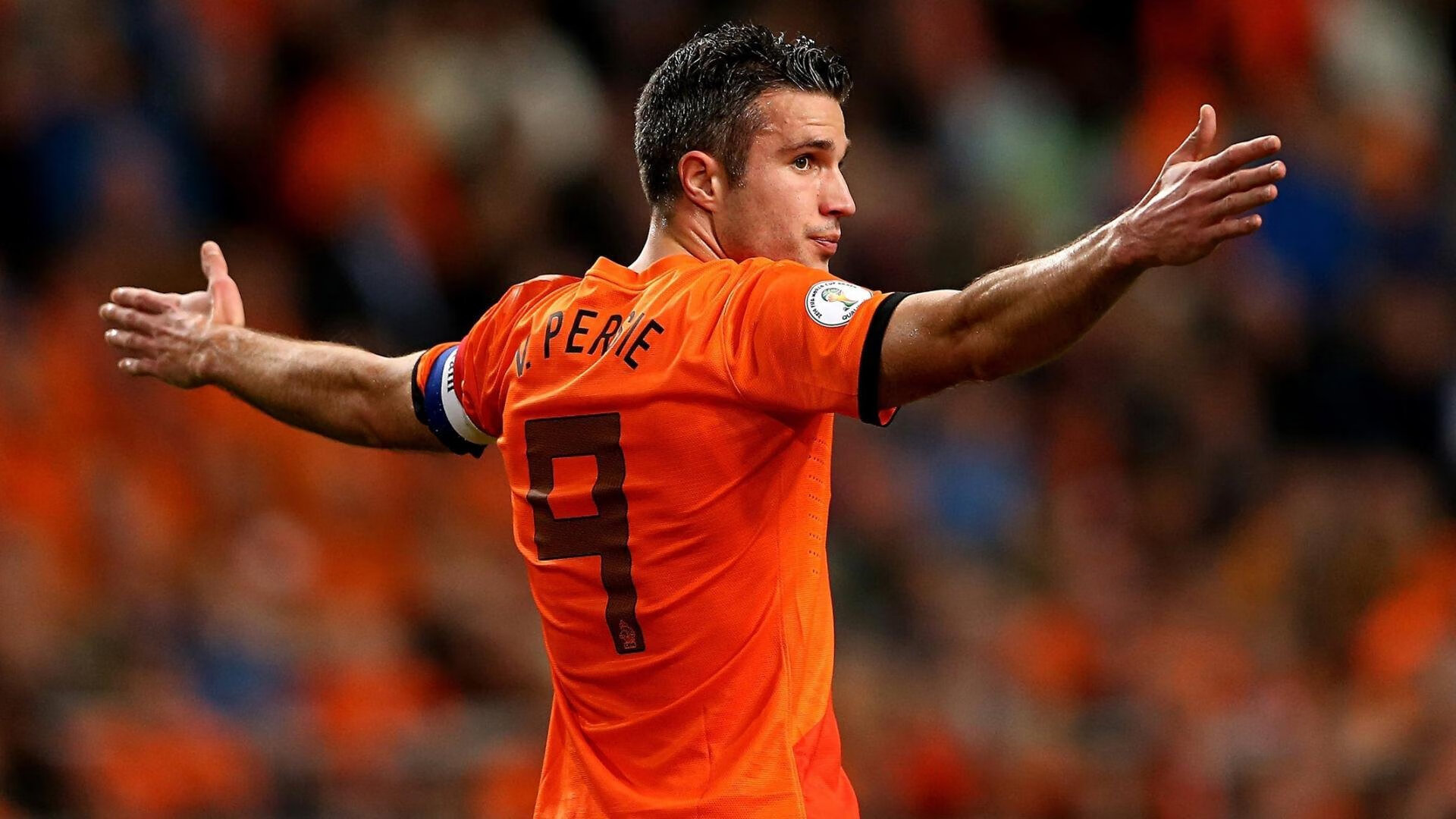 引擎咆哮与终场哨响,当F1街道赛之夜遇见浓眉的乾坤一球